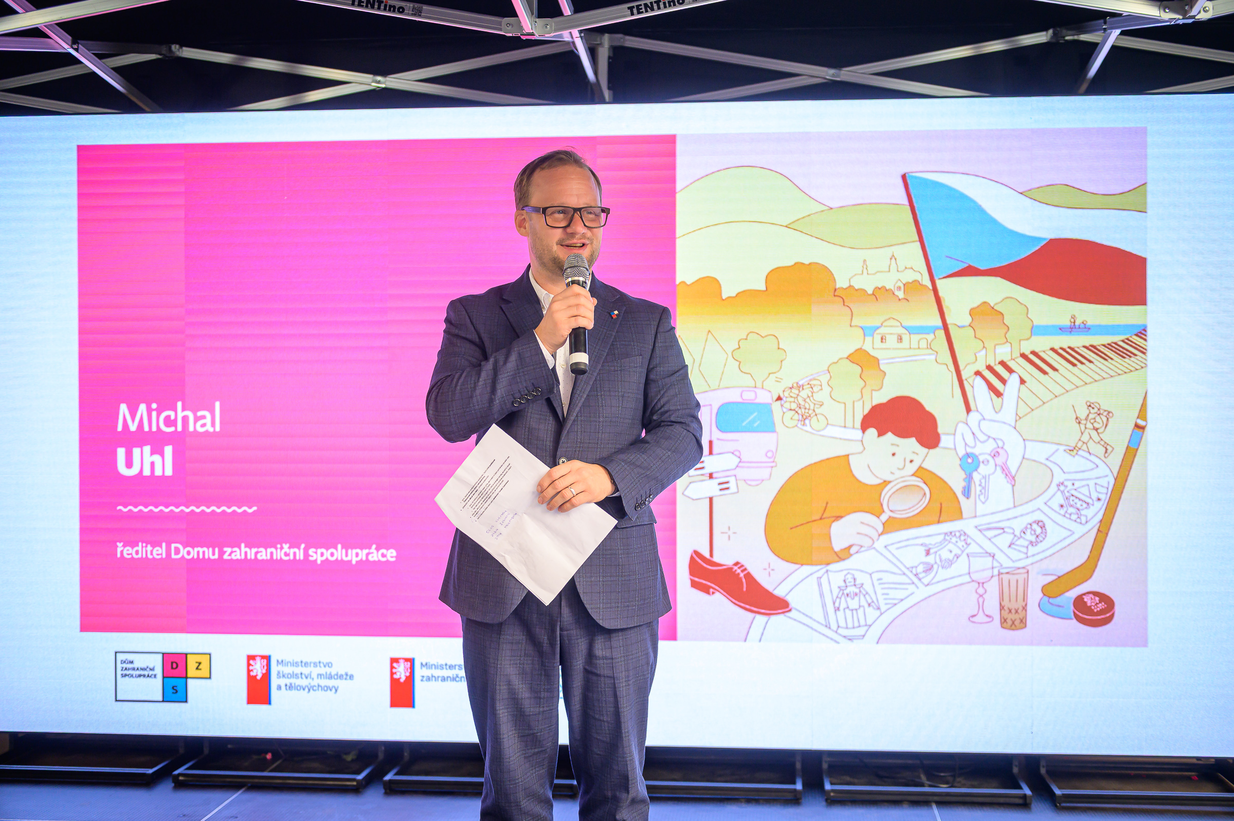 Michal Uhl vítá přítomné. Foto: Petr Zewlakk Vrabec
