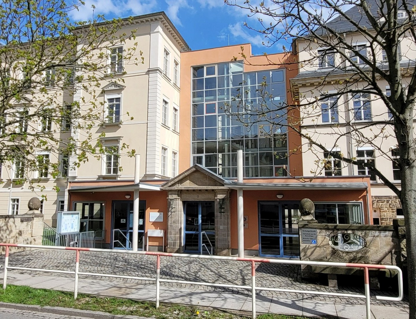 Gymnáziu Friedricha Schillera v Pirně