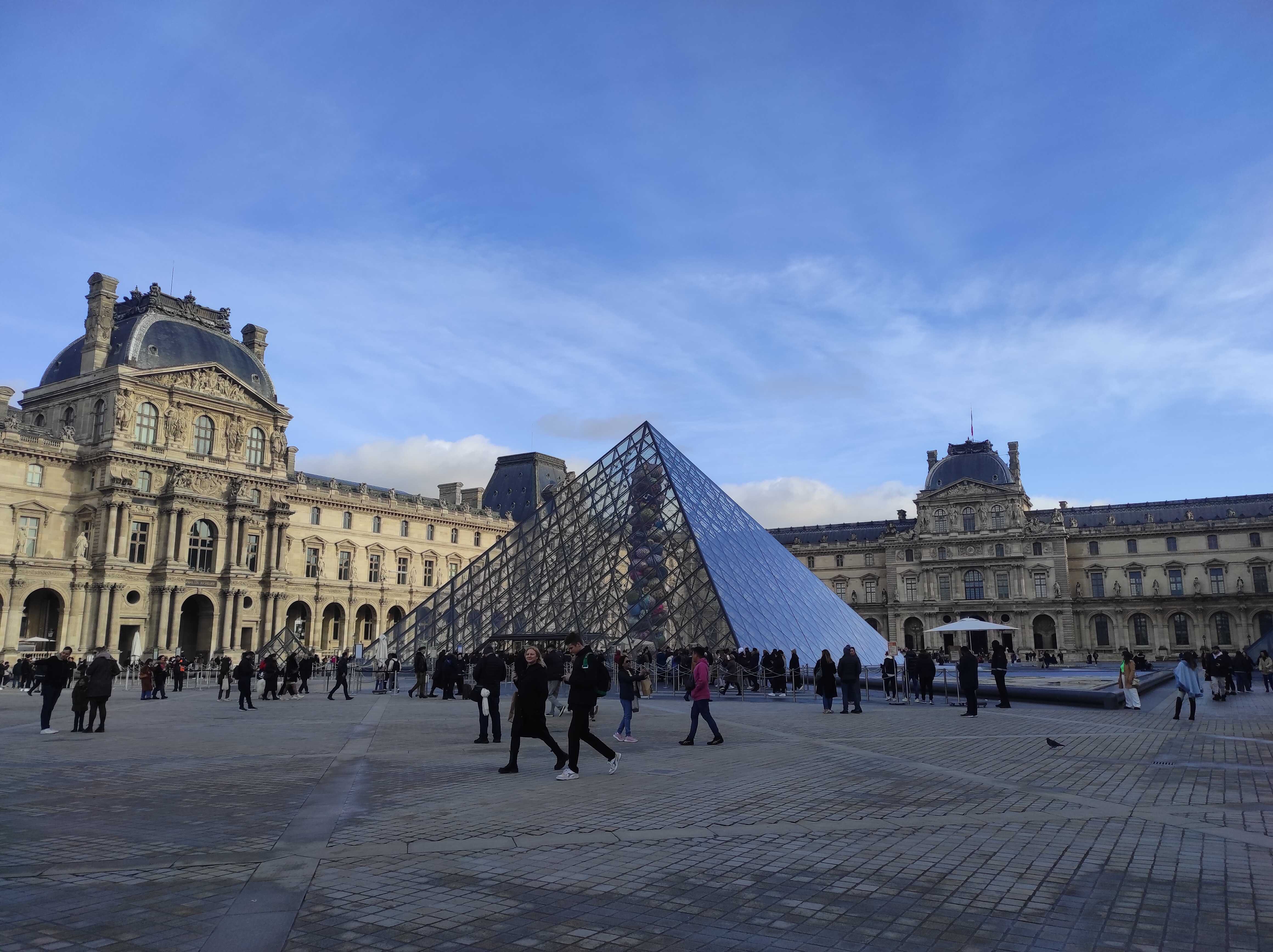 Skleněná pyramida v Louvru. Foto: Olga Holotová