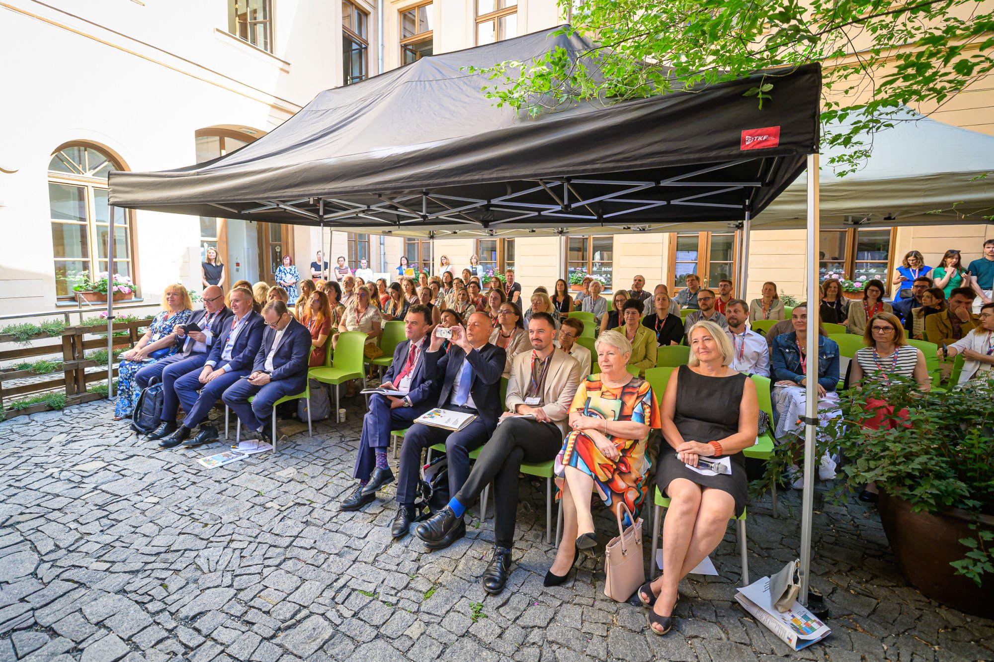 Vyslaní učitelé u krajanských komunit a lektoři českého jazyka se 27. 8. 2026 sešli v Domě zahraniční spolupráce již poosmnácté. 